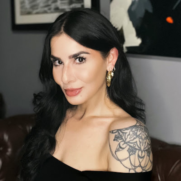 Meet your Posher, Jenn - Picture 1 of 1